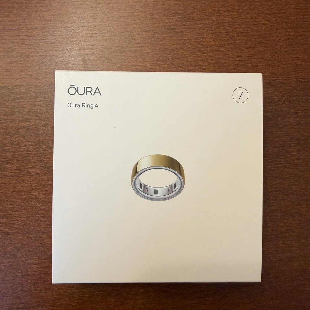 Oura Ring 4 - Gold Finish